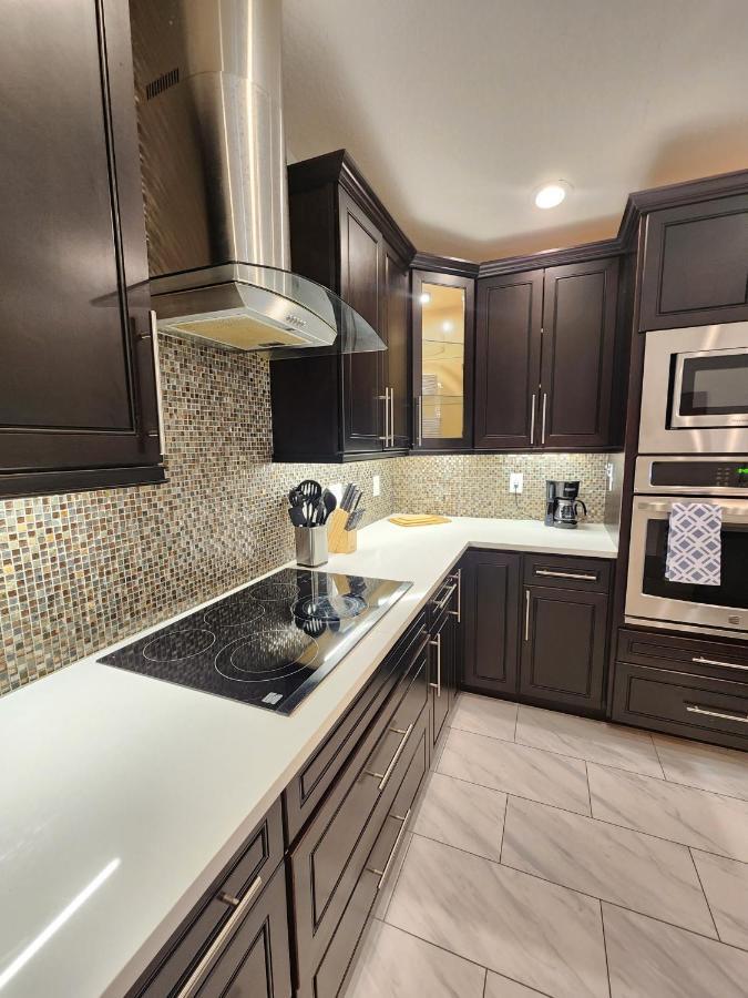 The Villa Orlando@College Park. Sleeps16 Luaran gambar