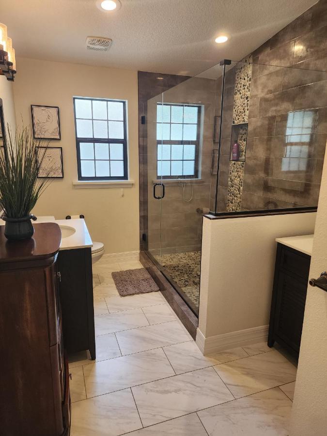 The Villa Orlando@College Park. Sleeps16 Luaran gambar