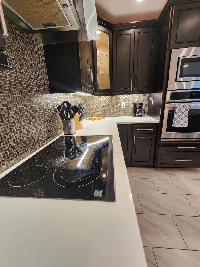 The Villa Orlando@College Park. Sleeps16 Luaran gambar