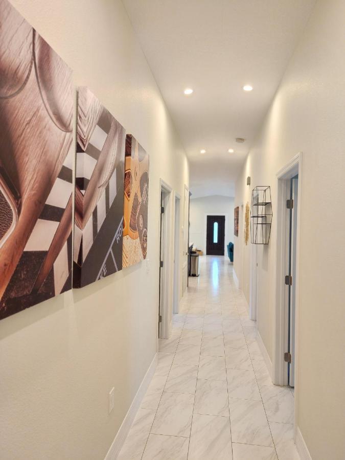 The Villa Orlando@College Park. Sleeps16 Luaran gambar