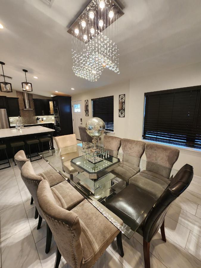The Villa Orlando@College Park. Sleeps16 Luaran gambar