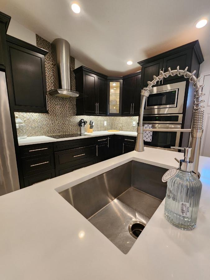 The Villa Orlando@College Park. Sleeps16 Luaran gambar