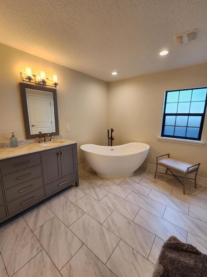 The Villa Orlando@College Park. Sleeps16 Luaran gambar