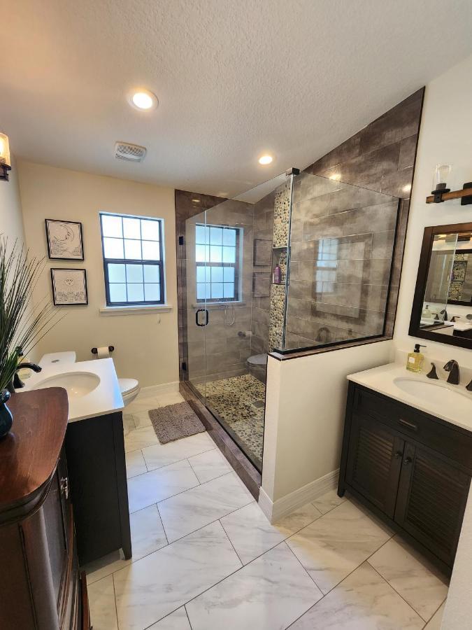 The Villa Orlando@College Park. Sleeps16 Luaran gambar
