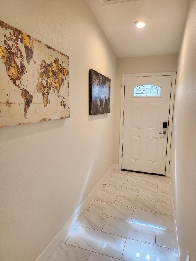 The Villa Orlando@College Park. Sleeps16 Luaran gambar