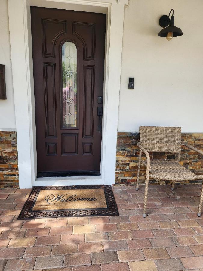 The Villa Orlando@College Park. Sleeps16 Luaran gambar