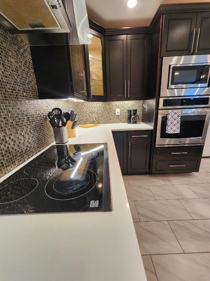 The Villa Orlando@College Park. Sleeps16 Luaran gambar