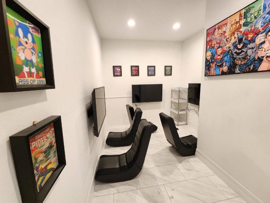 The Villa Orlando@College Park. Sleeps16 Luaran gambar