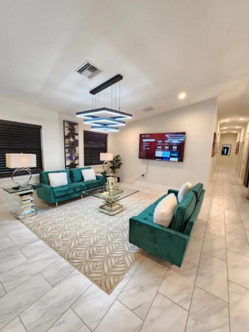 The Villa Orlando@College Park. Sleeps16 Luaran gambar